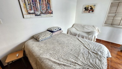 Apt facing the sea 3 bedrooms, 1 parking space, high floor, excellent sea view!