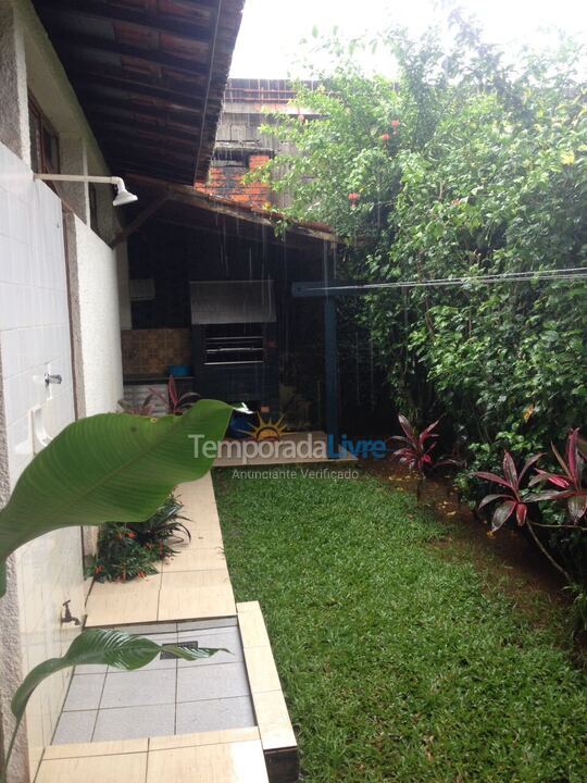 Casa para alquiler de vacaciones em Ubatuba (Praia do Lázaro)