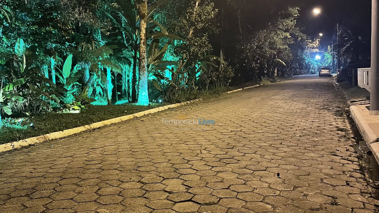 Casa para aluguel de temporada em Bertioga (Condominio Morada da Praia)