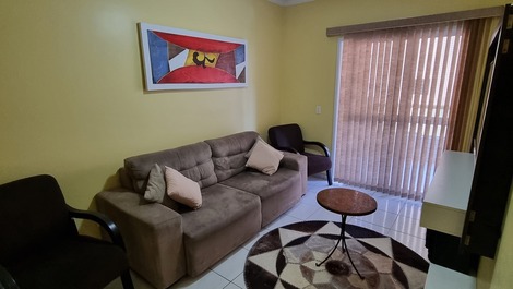 Ampla sala com sacada gourmet