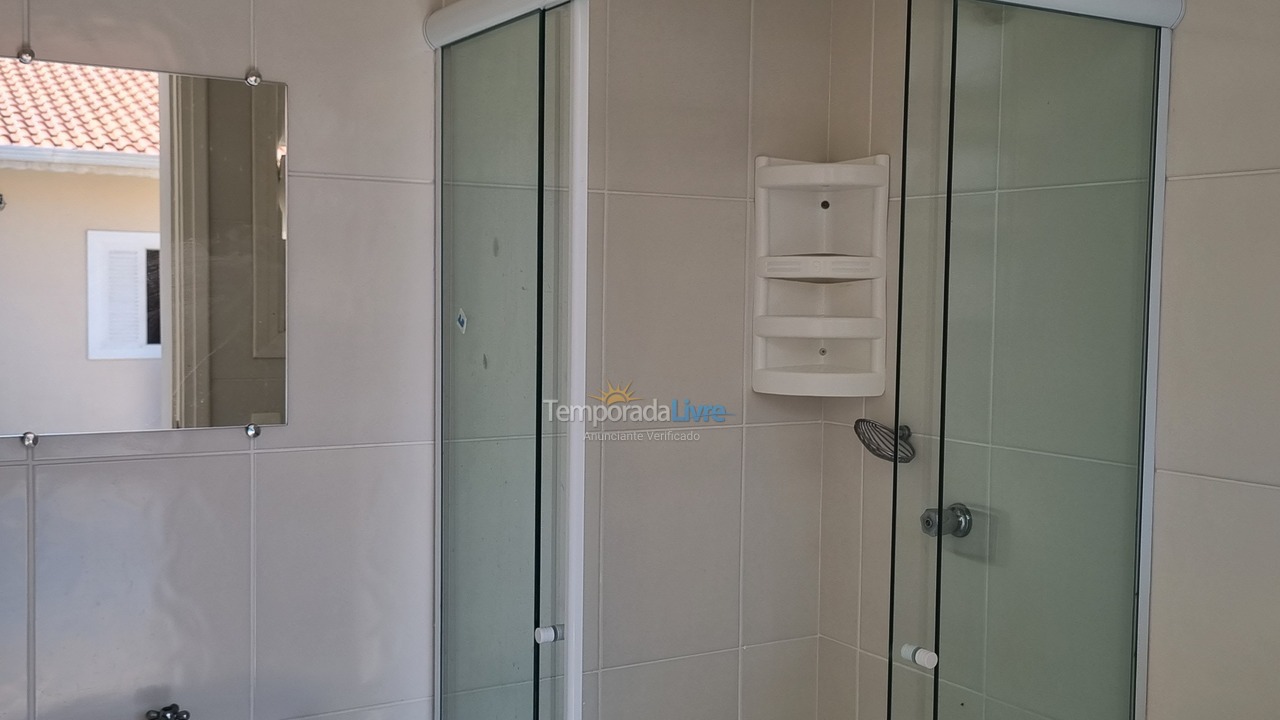 Casa para aluguel de temporada em Peruíbe (Belmira Novaes Ruinas)