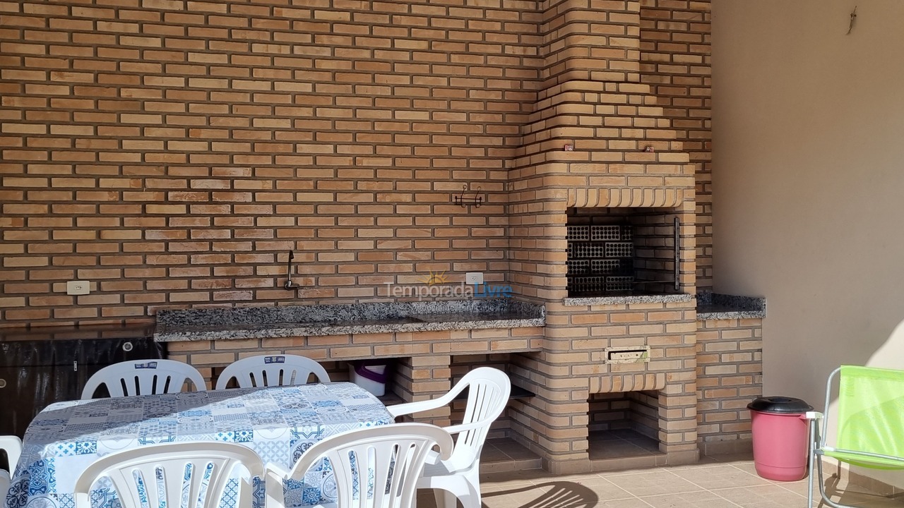 Casa para aluguel de temporada em Peruíbe (Belmira Novaes Ruinas)