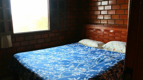 Quarto 1 com cama queen