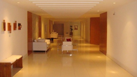    hall com salas de estar do prédio