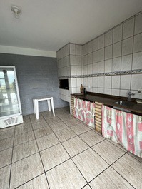 CASA AMPLIA CON PILETA Y VISTA PARA LA LAGUNA EN PRAIA DE FERRUGEM