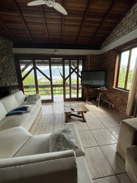 CASA AMPLIA CON PILETA Y VISTA PARA LA LAGUNA EN PRAIA DE FERRUGEM