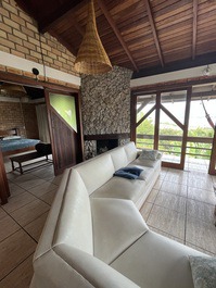 CASA AMPLIA CON PILETA Y VISTA PARA LA LAGUNA EN PRAIA DE FERRUGEM