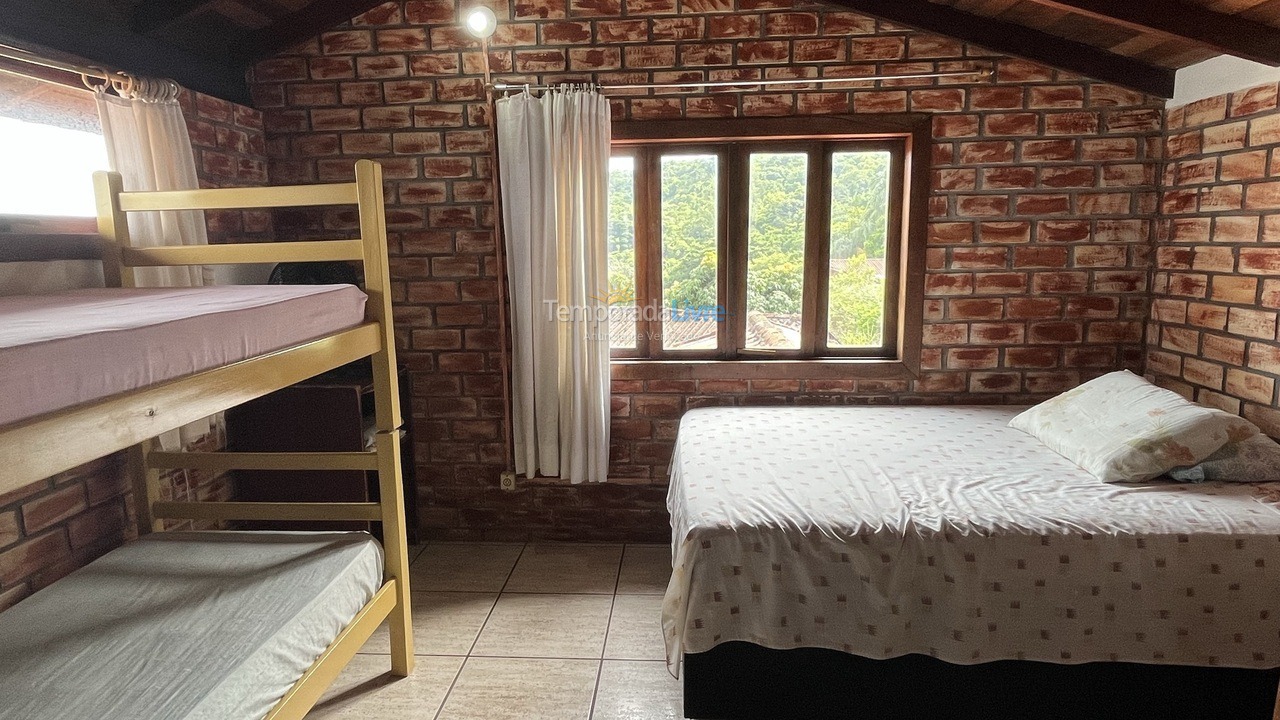 Casa para alquiler de vacaciones em Garopaba (Praia da Ferrugem)