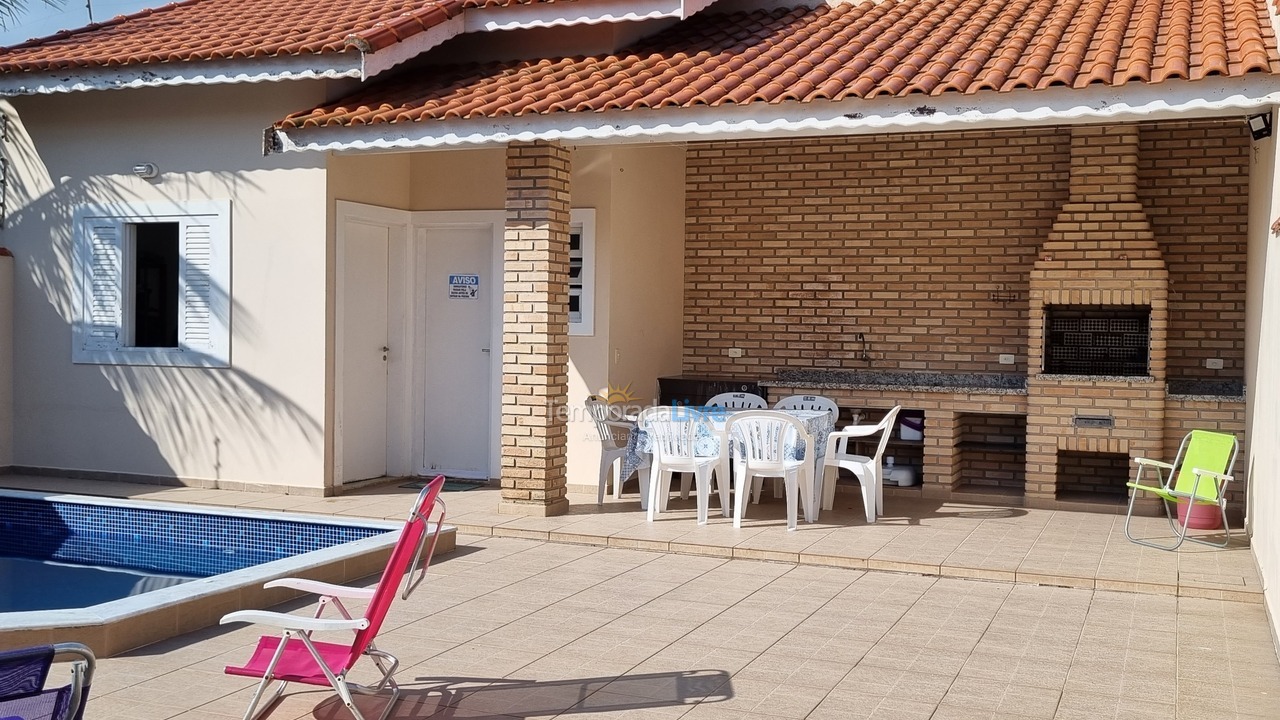 Casa para aluguel de temporada em Peruíbe (Belmira Novaes Ruinas)