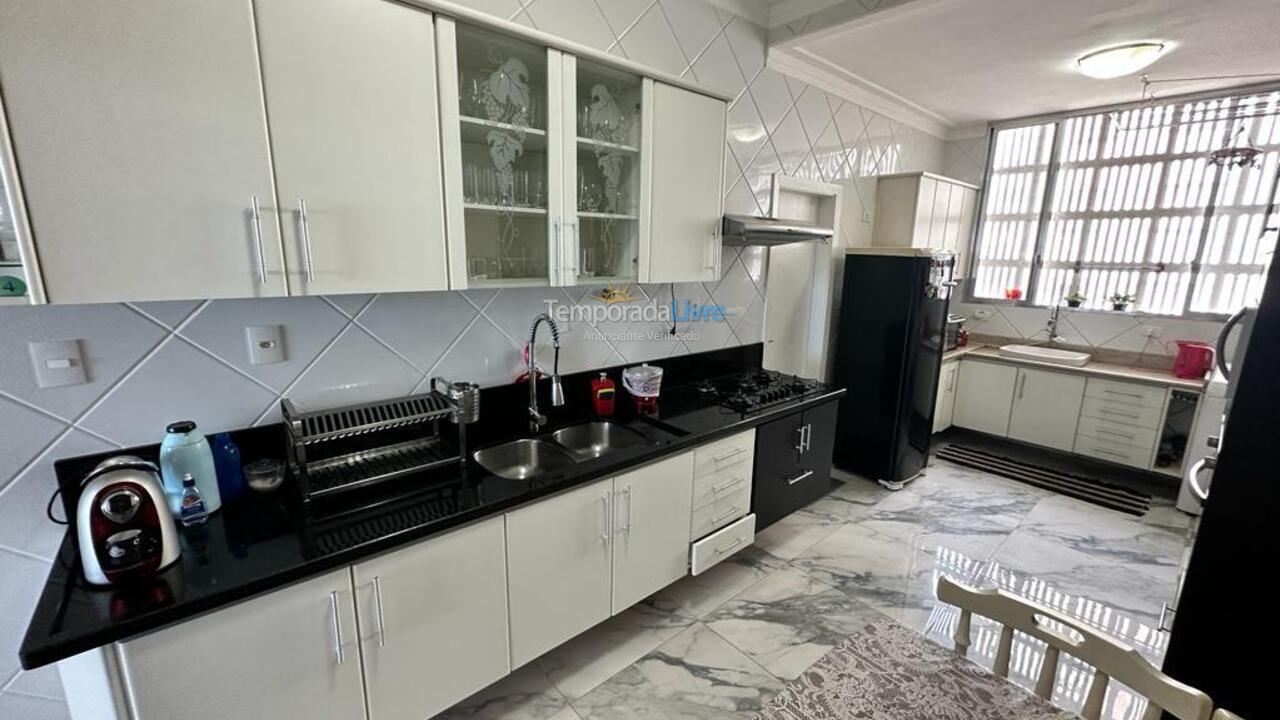 Apartment for vacation rental in Guarujá (Pitangueiras)