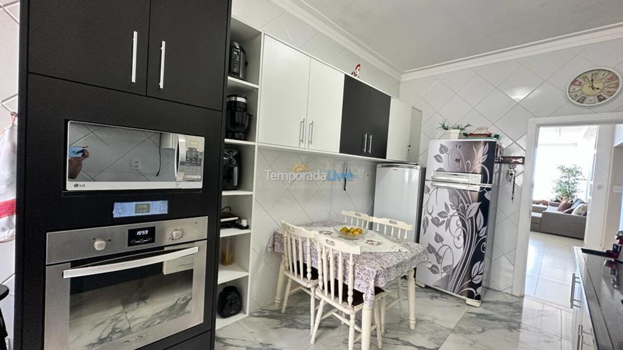 Apartment for vacation rental in Guarujá (Pitangueiras)