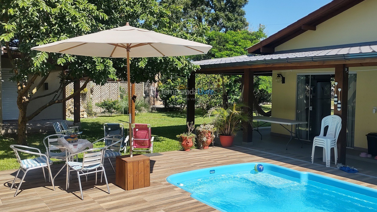 Casa para aluguel de temporada em Imbituba (Praia do Rosa)