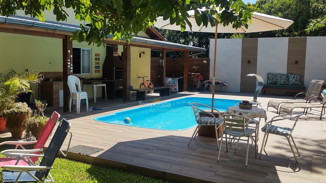 Casa para aluguel de temporada em Imbituba (Praia do Rosa)