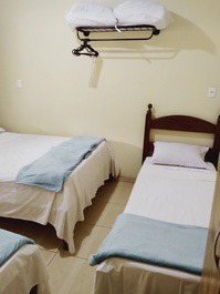 Aluguel de sítio para temporadas com capacidade para 15 pessoas..