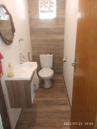 Aluguel de sítio para temporadas com capacidade para 15 pessoas..