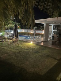 Linda casa a 50m do mar cond fechado 4 suites piscina,espaco gourmet