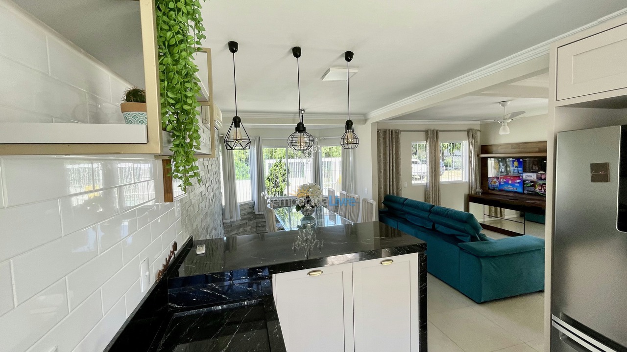 House for vacation rental in Bombinhas (Praia de Bombas)