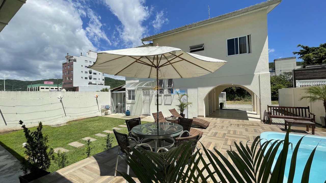 House for vacation rental in Bombinhas (Praia de Bombas)