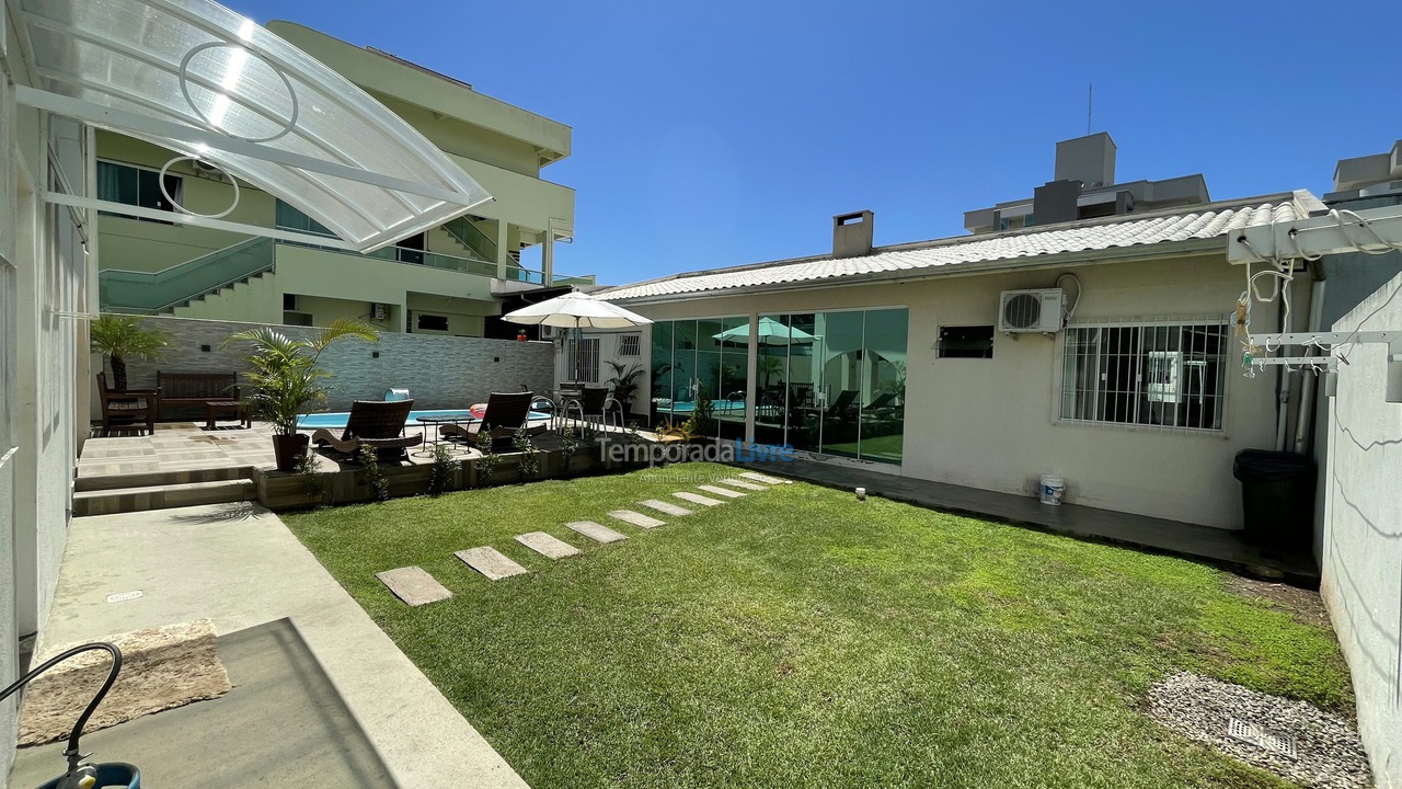 House for vacation rental in Bombinhas (Praia de Bombas)