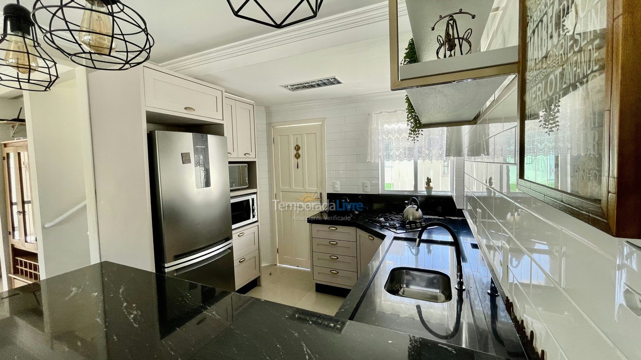 House for vacation rental in Bombinhas (Praia de Bombas)