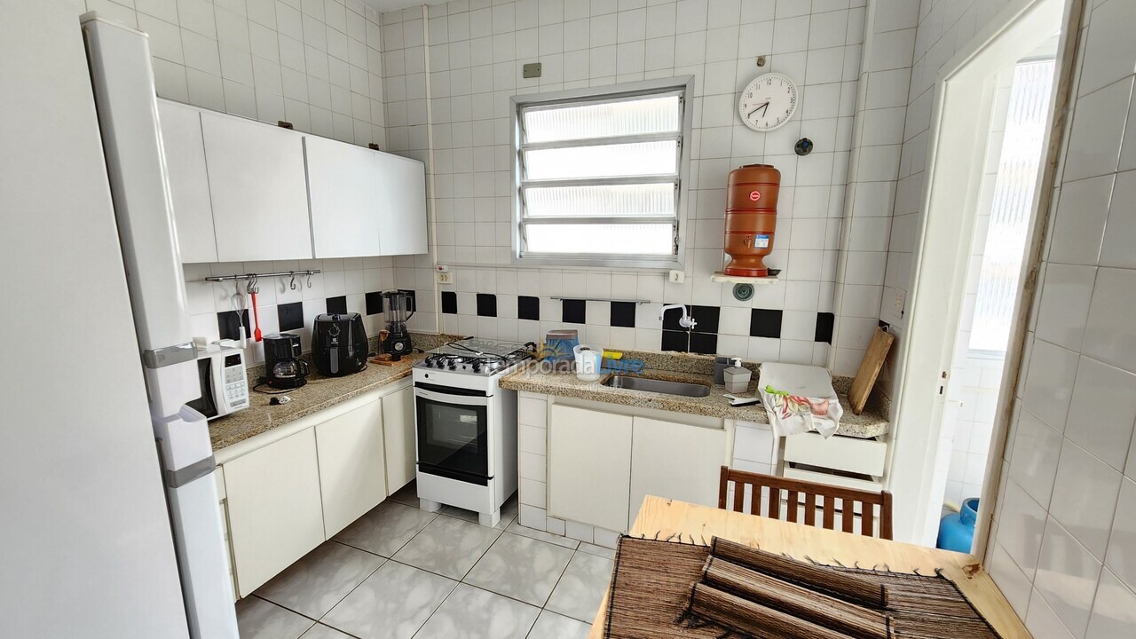 Apartamento para aluguel de temporada em Guarujá (Pitangueiras)