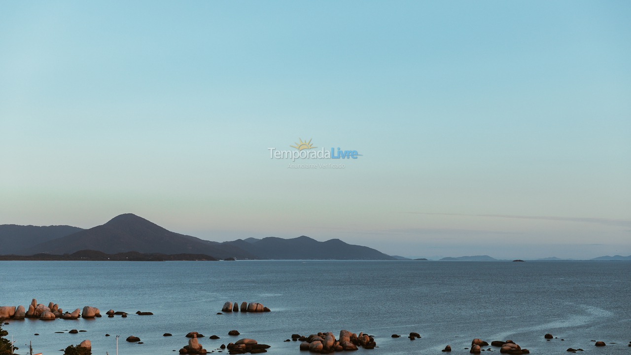 Casa para aluguel de temporada em Florianópolis (Coqueiros)