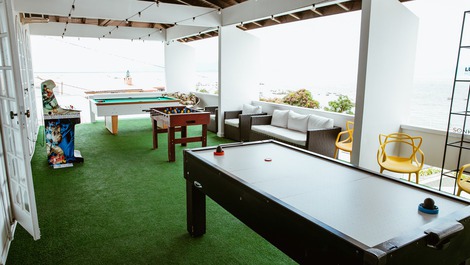 Casa estilo mansão com piscina e vista panorâmica para o mar!