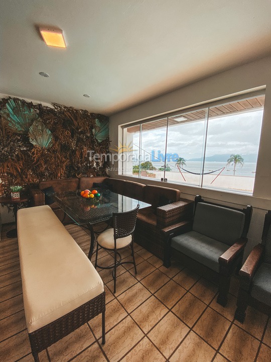 Casa para aluguel de temporada em Florianópolis (Coqueiros)