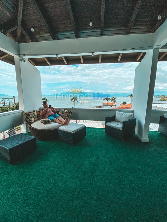 Casa para aluguel de temporada em Florianópolis (Coqueiros)
