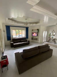 Beautiful house for Season Bertioga With Pool 15 minutes from the Beach