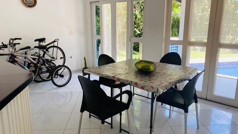Beautiful house for Season Bertioga With Pool 15 minutes from the Beach