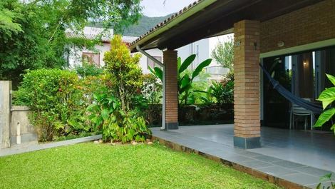 Great house in Condomínio Salga, 2 blocks from Lagoinha beach