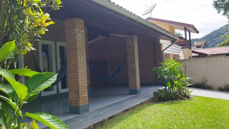 Great house in Condomínio Salga, 2 blocks from Lagoinha beach
