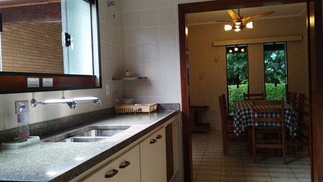 Great house in Condomínio Salga, 2 blocks from Lagoinha beach