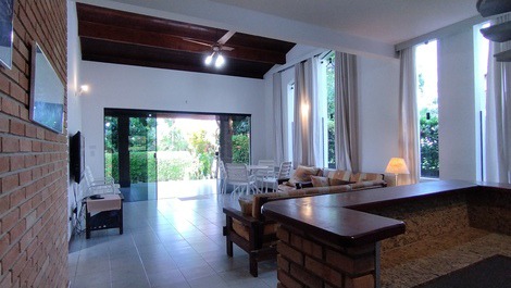 Great house in Condomínio Salga, 2 blocks from Lagoinha beach