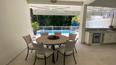 Casa na Riviera de São Lourenço 6 dormitórios