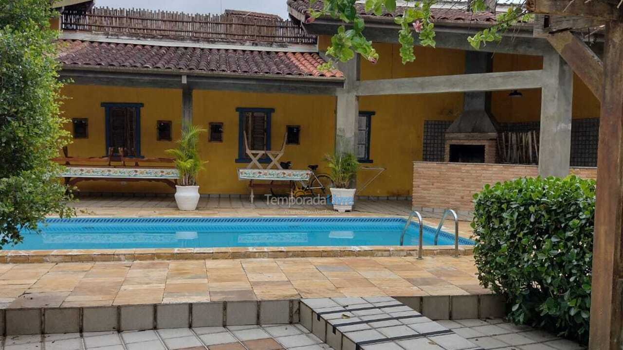 Casa para aluguel de temporada em Ubatuba (Praia das Toninhas)