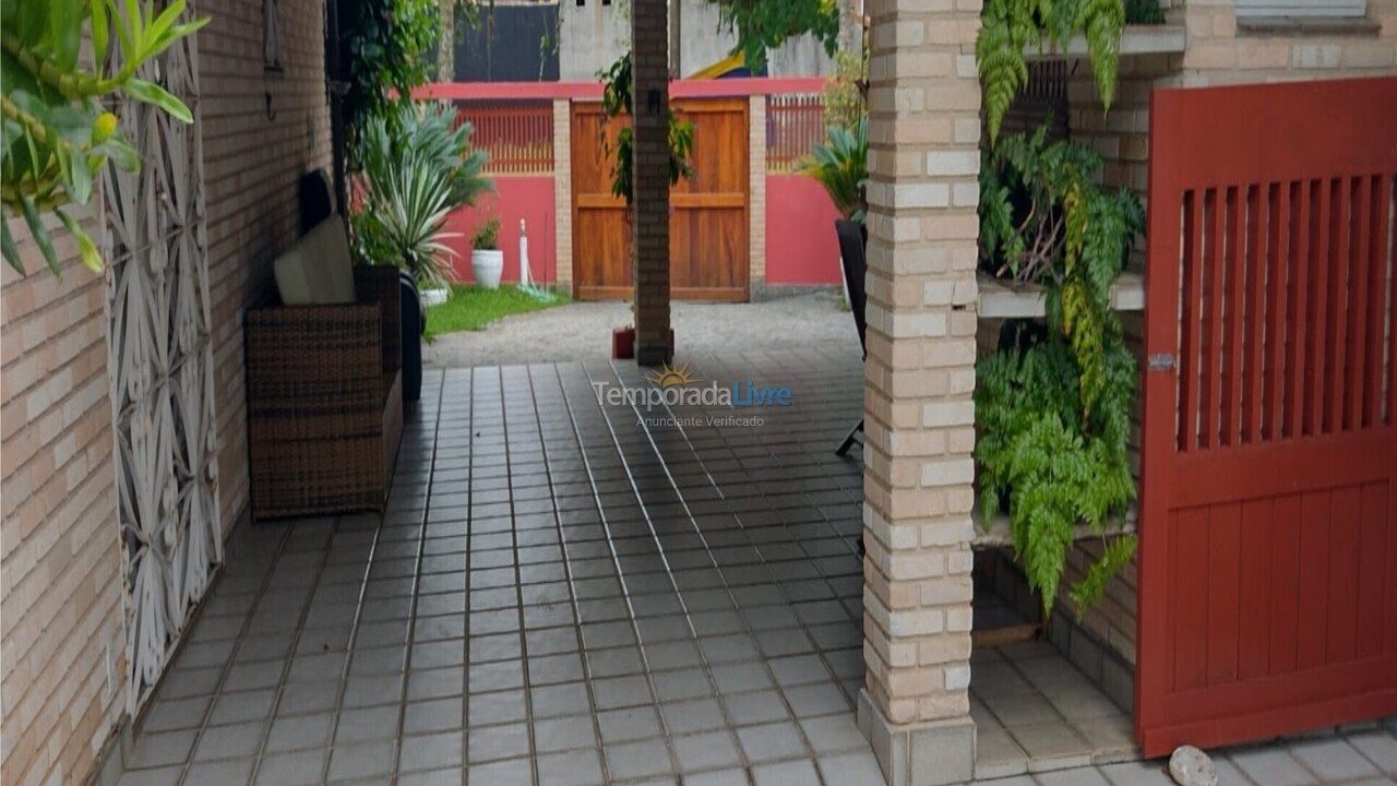 Casa para aluguel de temporada em Ubatuba (Praia das Toninhas)