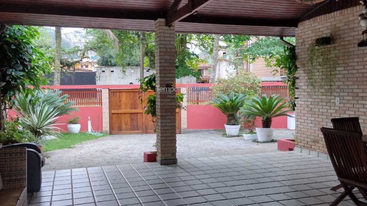 Casa para aluguel de temporada em Ubatuba (Praia das Toninhas)