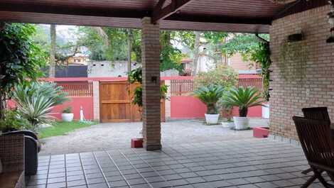 CASA BEIRA MAR PRAIA TONINHAS COM 4 DORM E PISCINA