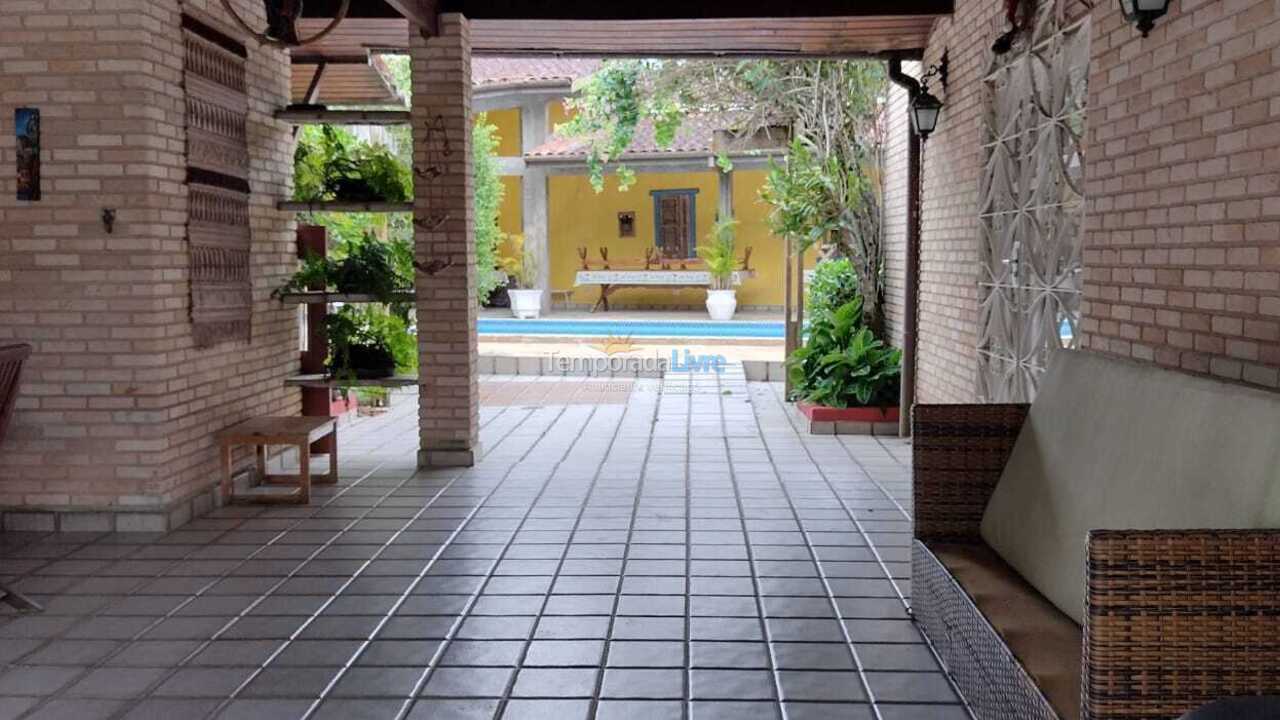 Casa para aluguel de temporada em Ubatuba (Praia das Toninhas)