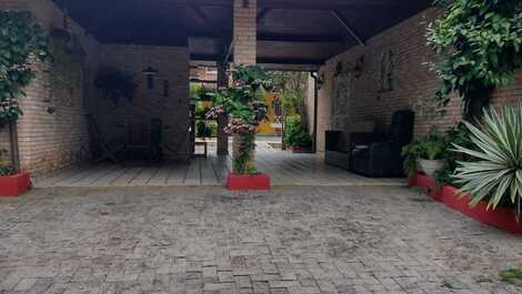 CASA BEIRA MAR PRAIA TONINHAS COM 4 DORM E PISCINA