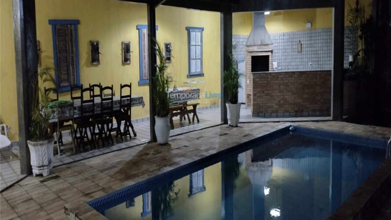 Casa para aluguel de temporada em Ubatuba (Praia das Toninhas)