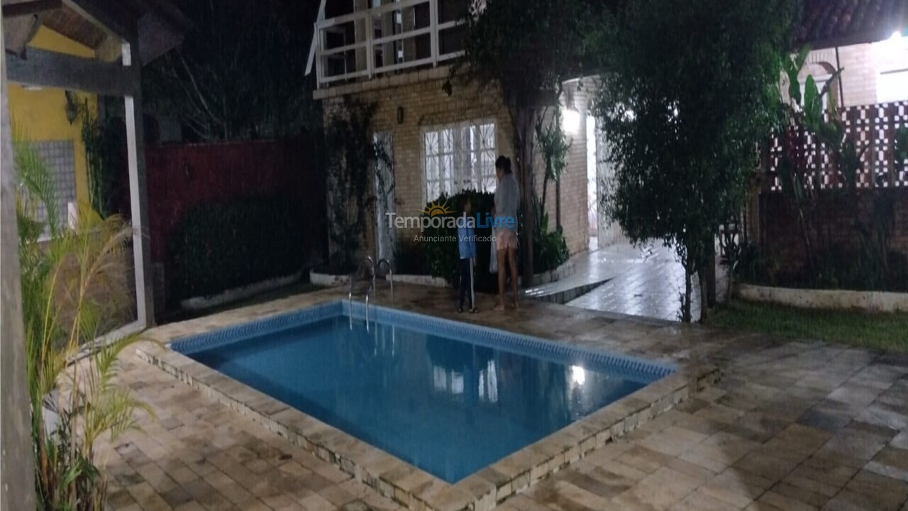 Casa para aluguel de temporada em Ubatuba (Praia das Toninhas)