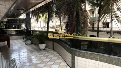 Na frente do apartamento