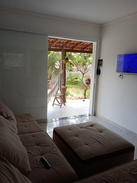 Casa com piscina ampla e confortável pra suas férias ou a trabalho