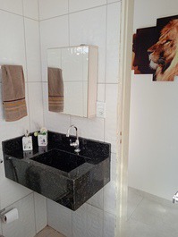 Casa com piscina ampla e confortável pra suas férias ou a trabalho