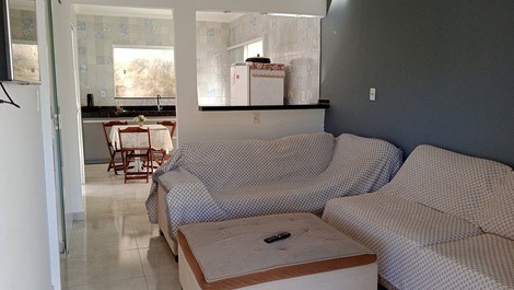 Casa com piscina ampla e confortável pra suas férias ou a trabalho