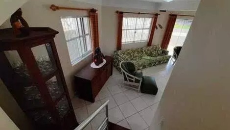 Amplio adosado en Canto Grande/Bombinhas