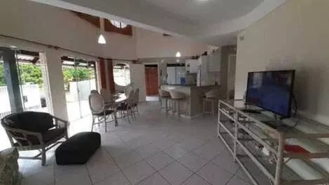 Amplio adosado en Canto Grande/Bombinhas